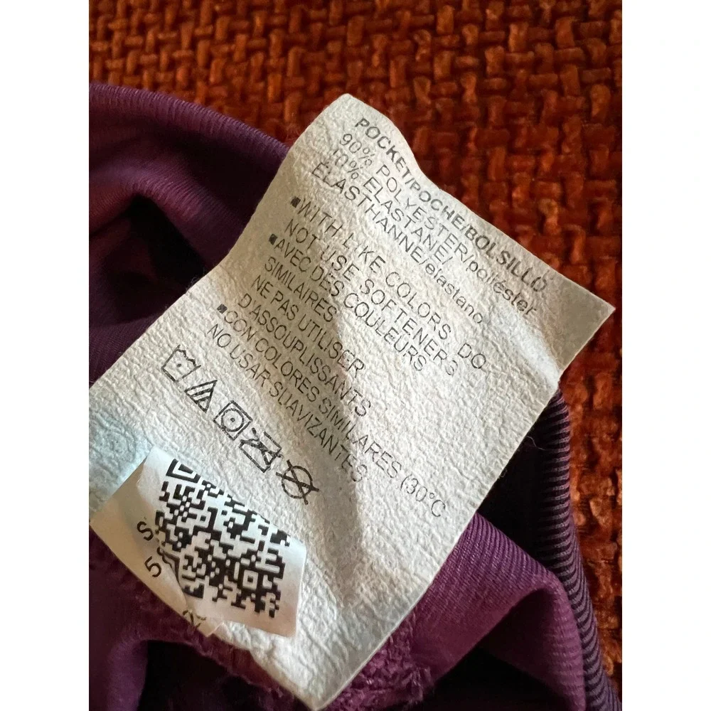 Under Armor Rush HeatGear Bike Short Burgundy Athleisure Ribbed Pocket Womens XS